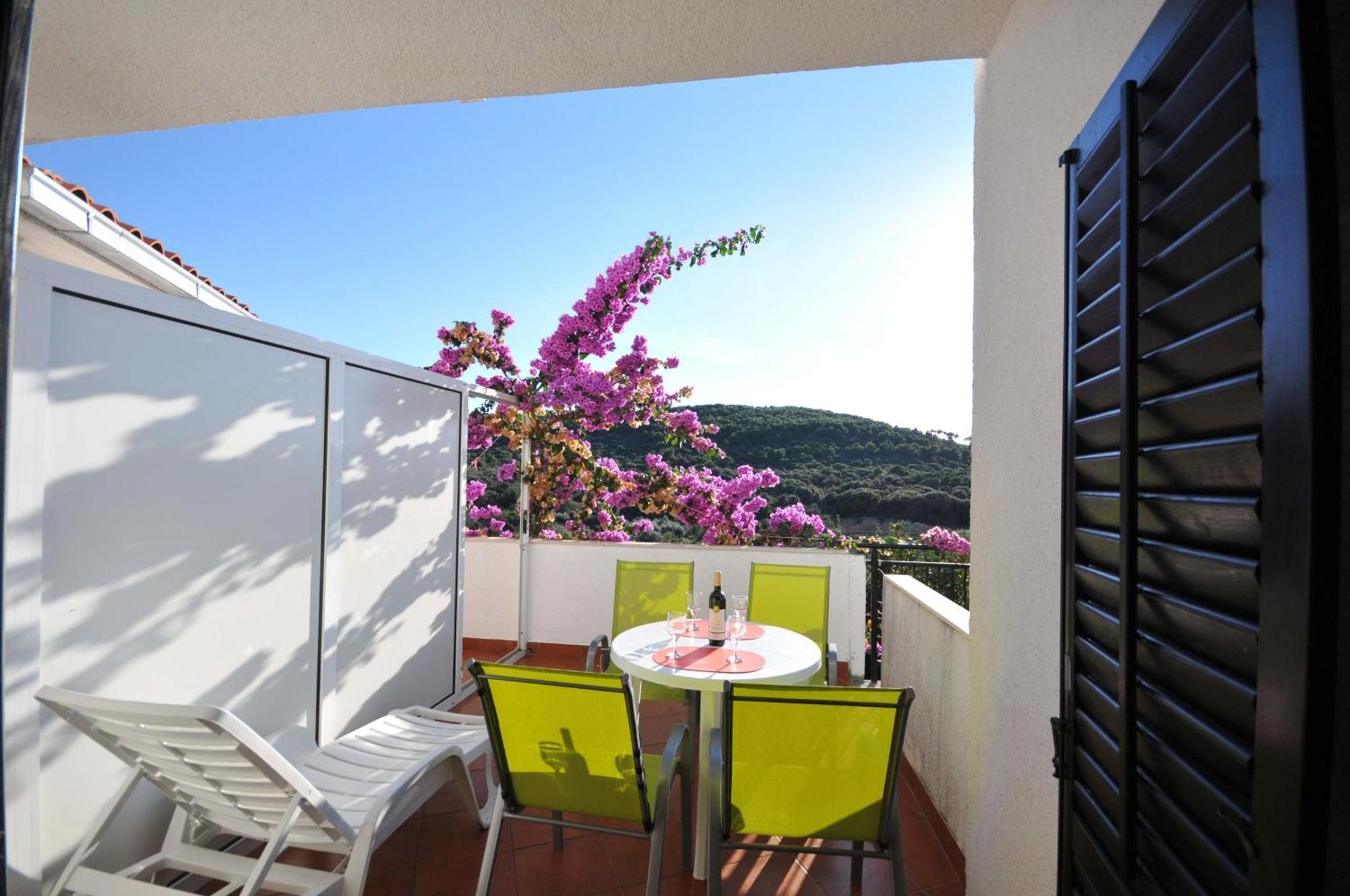 Apartments With A Parking Space Okrug Donji, Ciovo - 13732 Donji Okrug  ภายนอก รูปภาพ