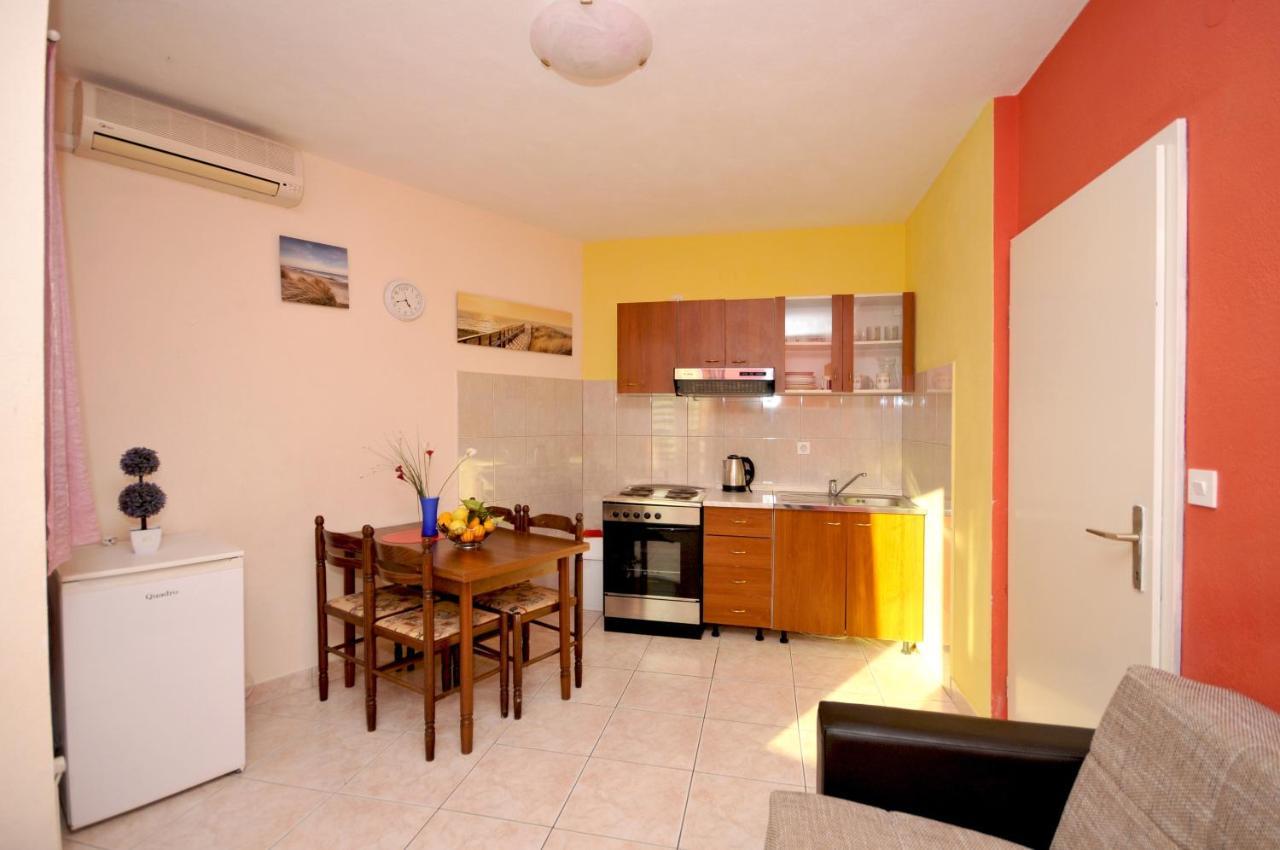 Apartments With A Parking Space Okrug Donji, Ciovo - 13732 Donji Okrug  ภายนอก รูปภาพ